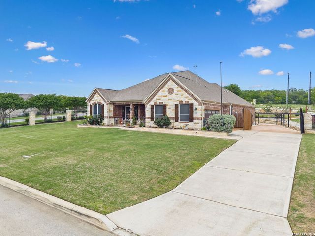 123 CATTLE DR, Castroville, TX 78009