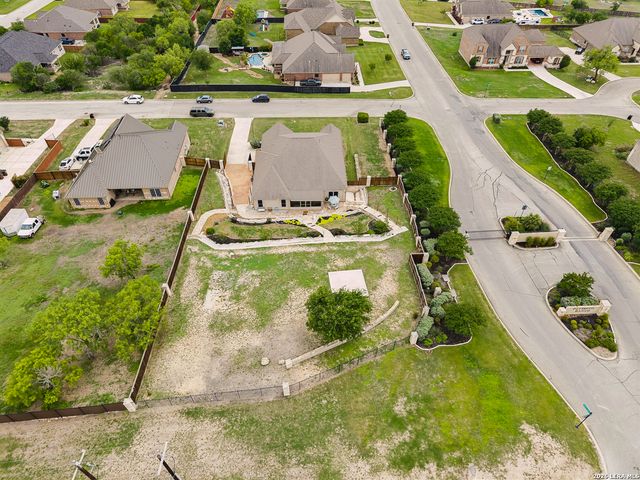 123 CATTLE DR, Castroville, TX 78009
