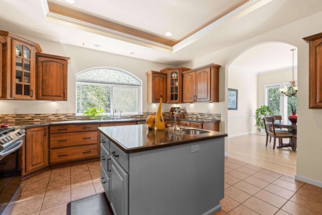 102 N Lindeblad Ln, Liberty Lake, WA 99019