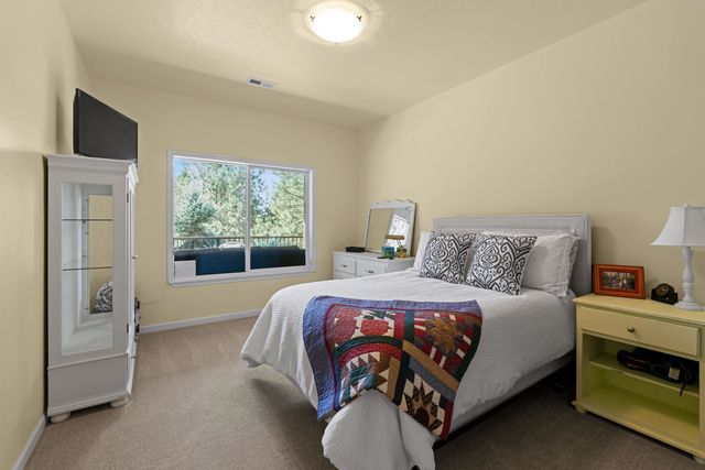 102 N Lindeblad Ln, Liberty Lake, WA 99019