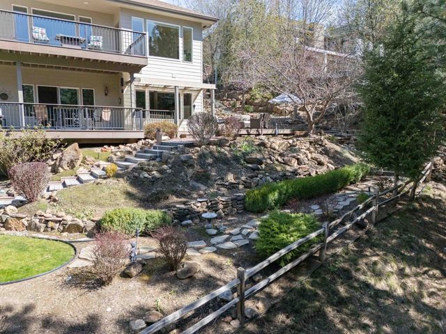 102 N Lindeblad Ln, Liberty Lake, WA 99019