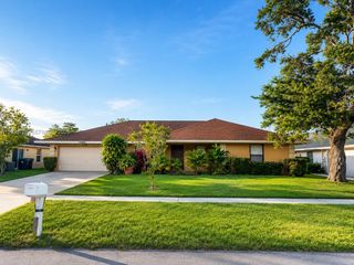 1800 Wisteria St, Wellington, FL 33414