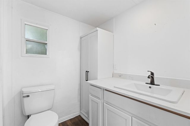 208 Yaupon Harbor, Onalaska, TX 77360