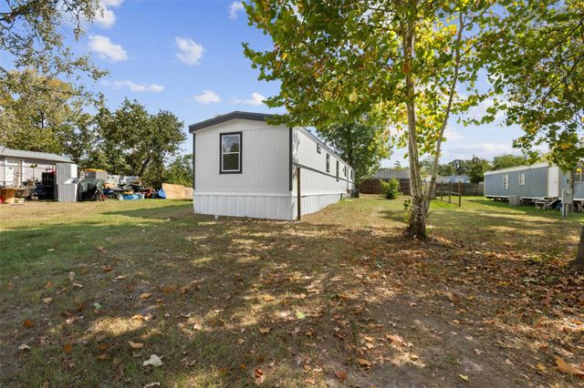 208 Yaupon Harbor, Onalaska, TX 77360