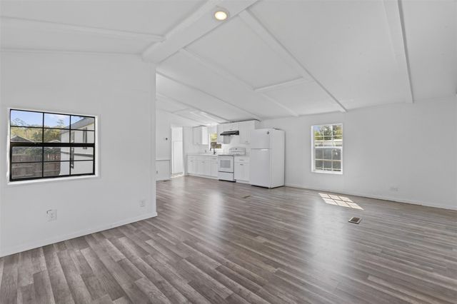 208 Yaupon Harbor, Onalaska, TX 77360