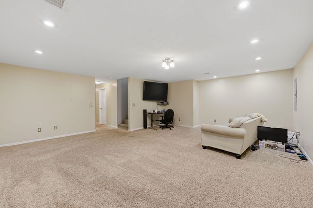 611 Austin Ln, Sedgwick, KS 67135