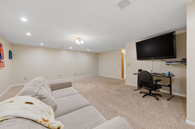611 Austin Ln, Sedgwick, KS 67135