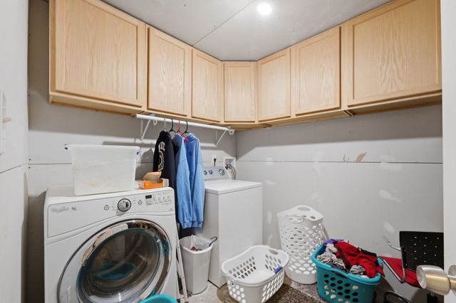 611 Austin Ln, Sedgwick, KS 67135