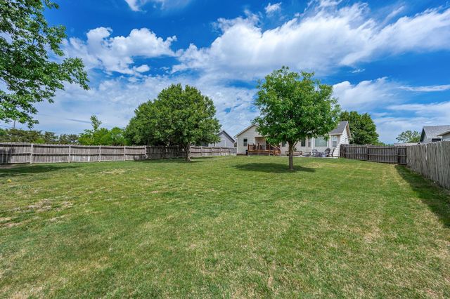 611 Austin Ln, Sedgwick, KS 67135