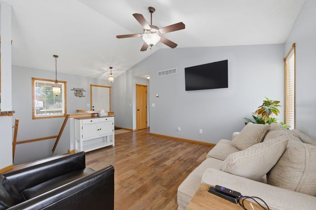 611 Austin Ln, Sedgwick, KS 67135