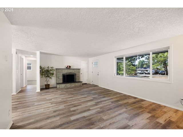 87737 OAK ISLAND Dr, Veneta, OR 97487