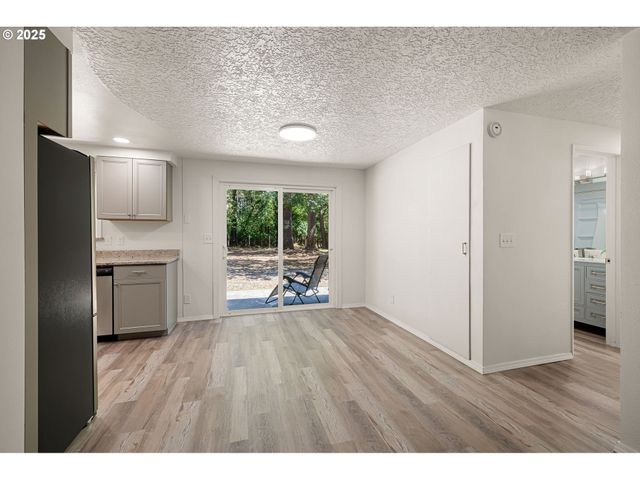 87737 OAK ISLAND Dr, Veneta, OR 97487