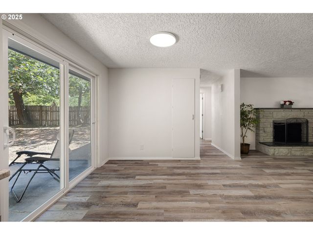 87737 OAK ISLAND Dr, Veneta, OR 97487