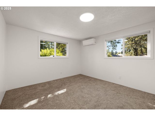 87737 OAK ISLAND Dr, Veneta, OR 97487
