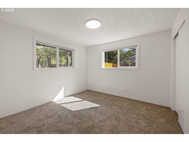 87737 OAK ISLAND Dr, Veneta, OR 97487