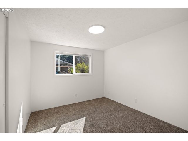 87737 OAK ISLAND Dr, Veneta, OR 97487