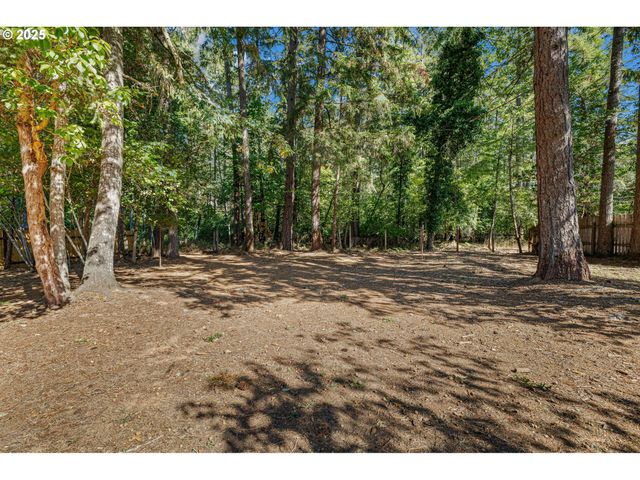 87737 OAK ISLAND Dr, Veneta, OR 97487