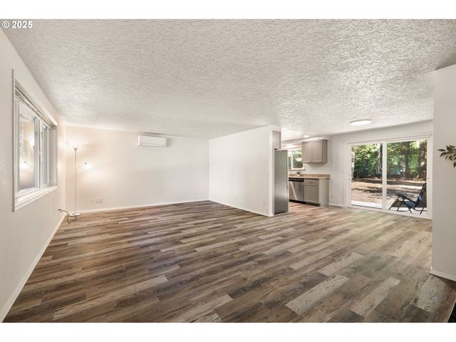 87737 OAK ISLAND Dr, Veneta, OR 97487