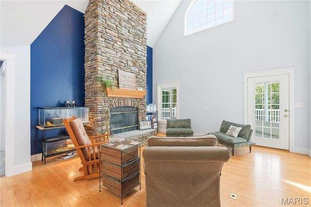 801 Honeyridge Road, Catawissa, MO 63015