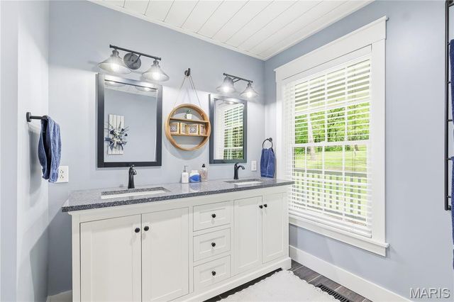 801 Honeyridge Road, Catawissa, MO 63015