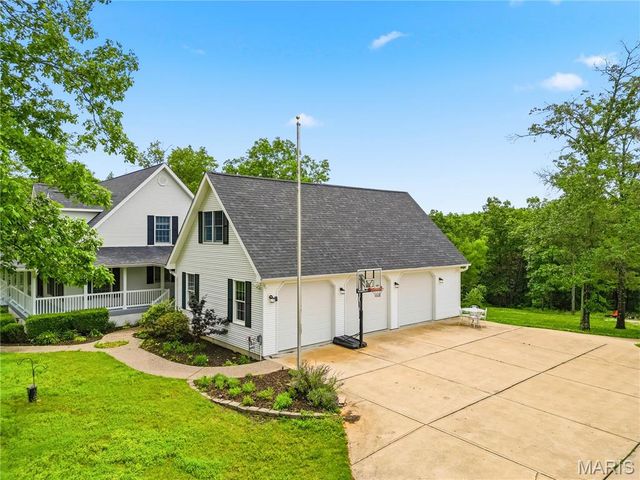 801 Honeyridge Road, Catawissa, MO 63015