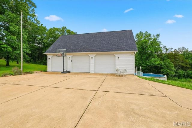 801 Honeyridge Road, Catawissa, MO 63015