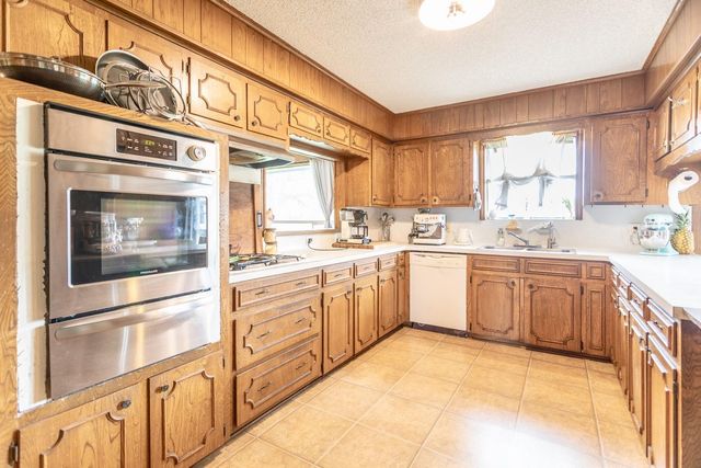 2821 Harkey Road, Pearland, TX 77584