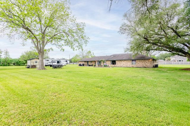 2821 Harkey Road, Pearland, TX 77584