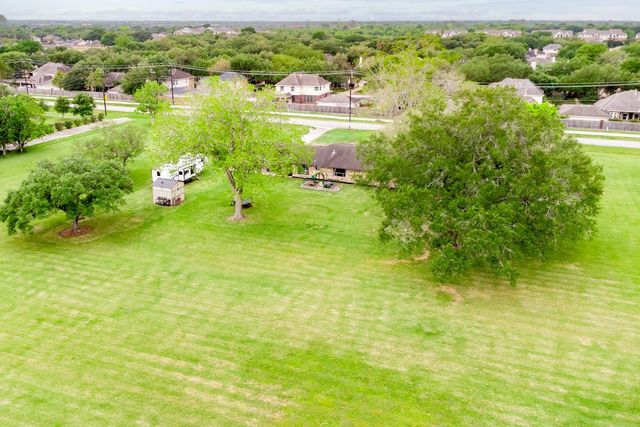 2821 Harkey Road, Pearland, TX 77584