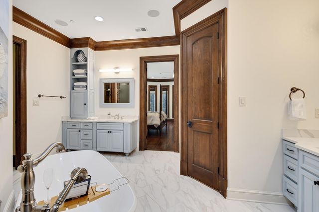 561 WILD ELM CV, Memphis, TN 38120