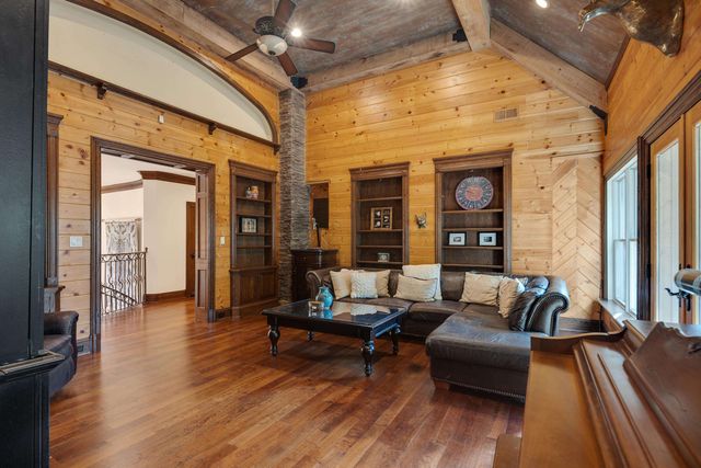 561 WILD ELM CV, Memphis, TN 38120