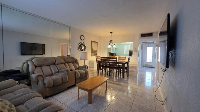 5111 W Oakland Park Boulevard 104, Lauderdale Lakes, FL 33313