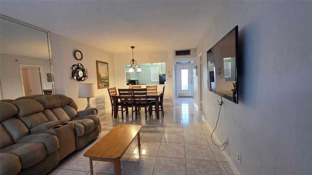 5111 W Oakland Park Boulevard 104, Lauderdale Lakes, FL 33313