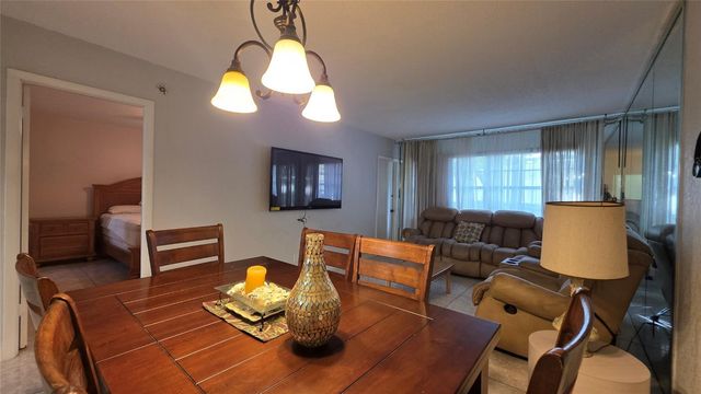 5111 W Oakland Park Boulevard 104, Lauderdale Lakes, FL 33313