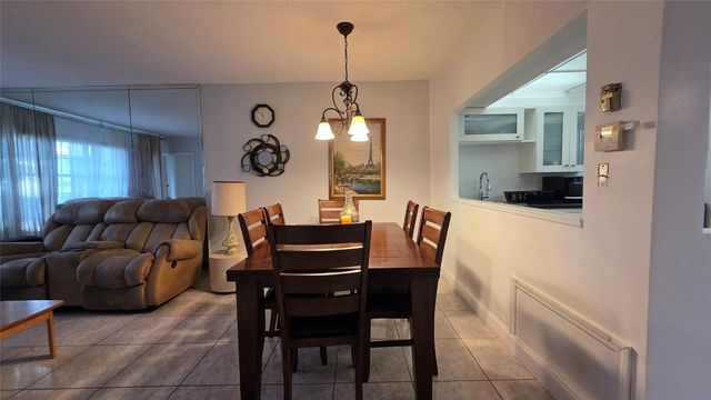 5111 W Oakland Park Boulevard 104, Lauderdale Lakes, FL 33313