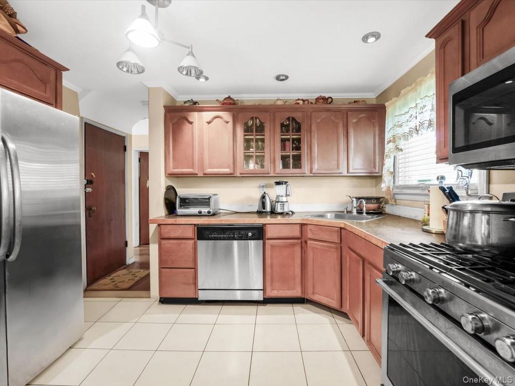712 Partridge Avenue, West Hempstead, NY 11552 — photo 5
