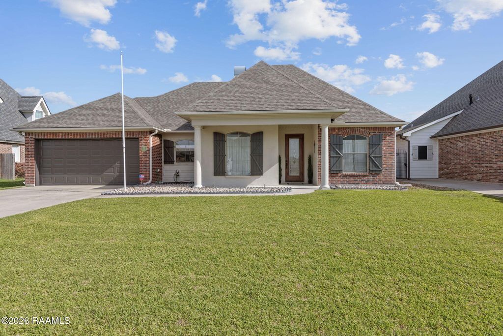 114 Rue Des Bouvier, Youngsville, LA 70592