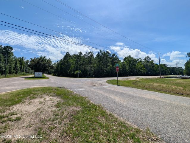 2332 Airport Drive, Diamondhead, MS 39525