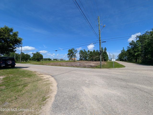 2332 Airport Drive, Diamondhead, MS 39525
