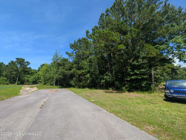 2332 Airport Drive, Diamondhead, MS 39525
