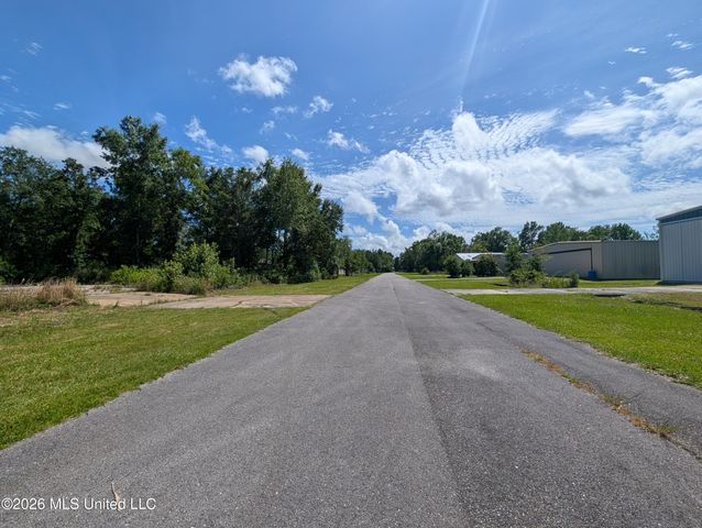 2332 Airport Drive, Diamondhead, MS 39525