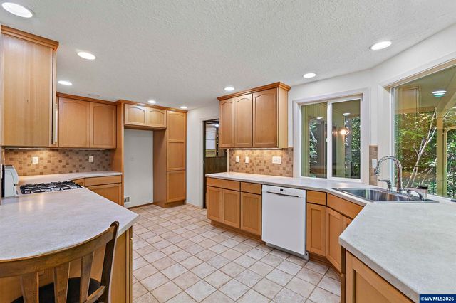 1995 History Ct S, Salem, OR 97302