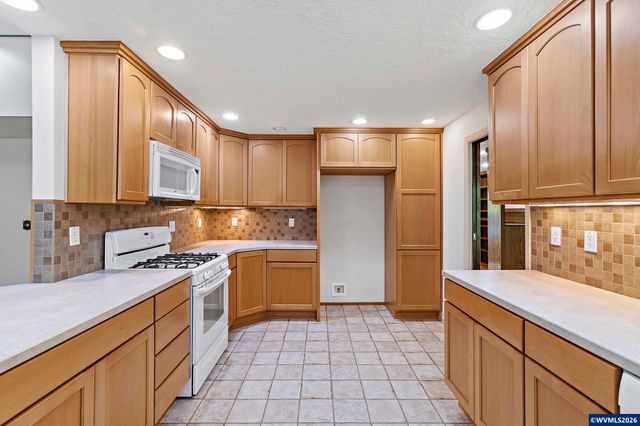 1995 History Ct S, Salem, OR 97302
