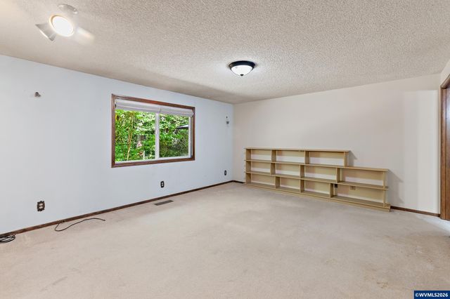 1995 History Ct S, Salem, OR 97302