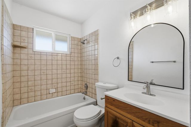 4907 E Platt Avenue, Fresno, CA 93727