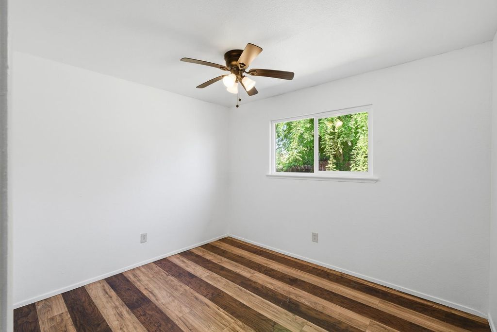 Image 13 of property listing at 4907 E Platt Avenue, Fresno, CA 93727