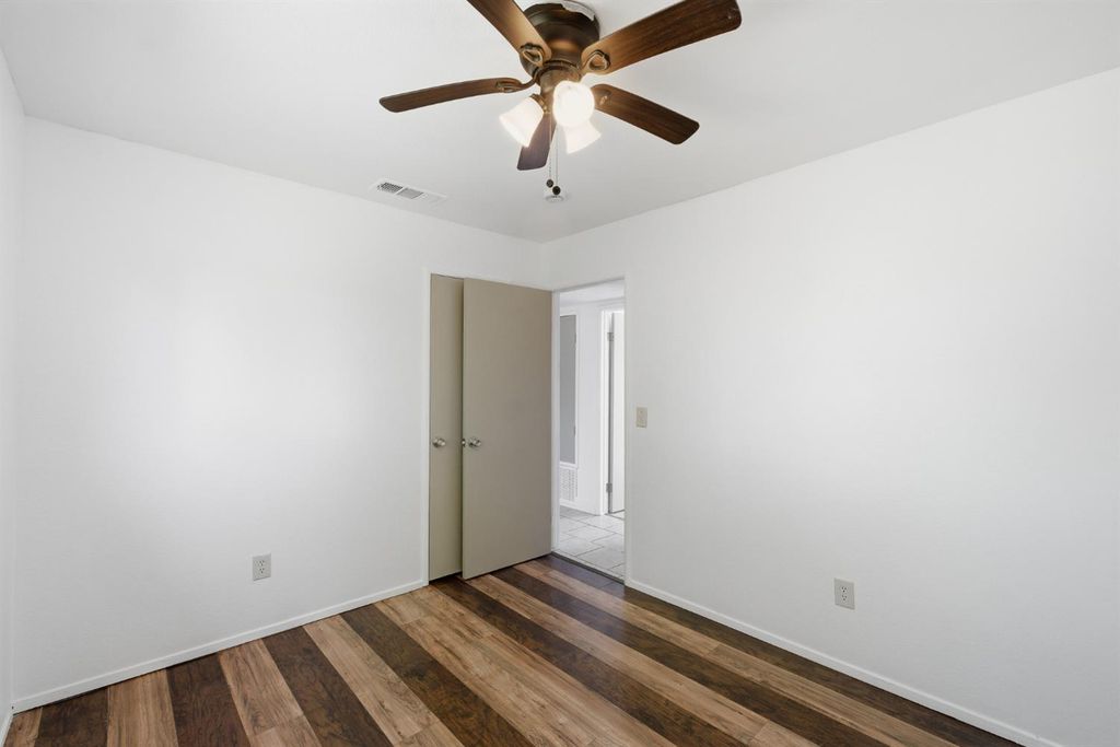 Image 14 of property listing at 4907 E Platt Avenue, Fresno, CA 93727