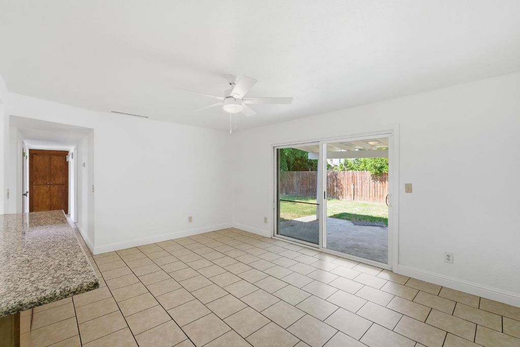 Image 4 of property listing at 4907 E Platt Avenue, Fresno, CA 93727