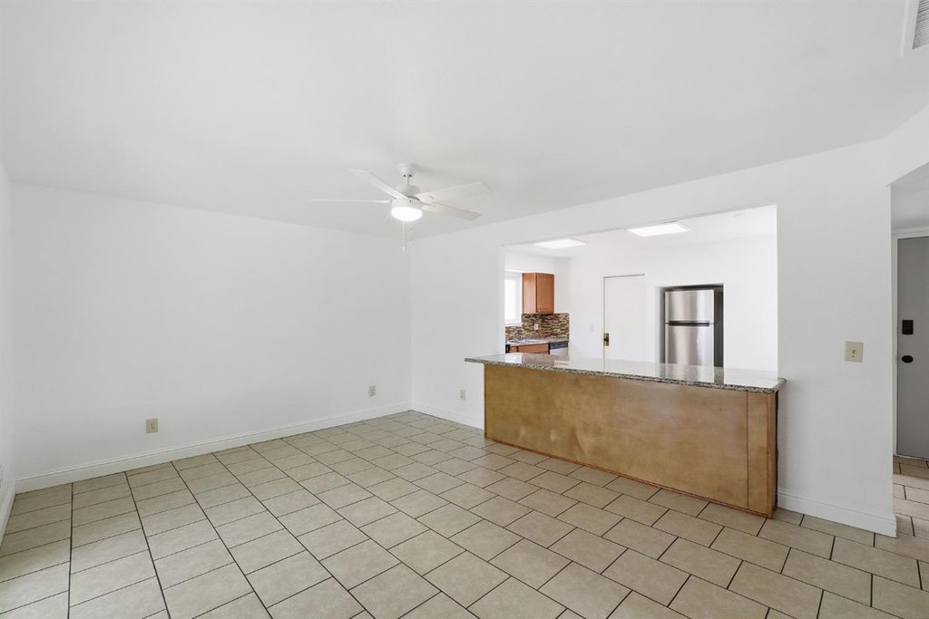 Image 5 of property listing at 4907 E Platt Avenue, Fresno, CA 93727