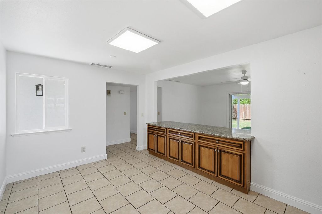 Image 9 of property listing at 4907 E Platt Avenue, Fresno, CA 93727